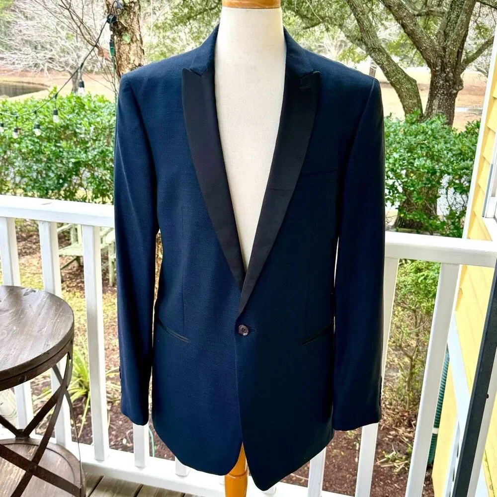 Calvin Klein Navy Blue Tuxedo Jacket. Size 44L.